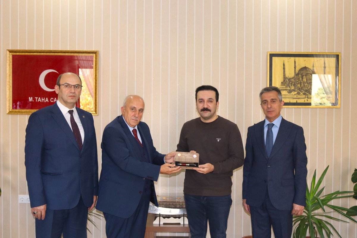 RecaiSolmaz's tweet photo. Türk Hava Kurumu(THK) Erzurum Şube Başkanı Recai Solmaz ve Yönetim Kurulu üyeleriyle  Uzundere'ye yeni atanan Kaymakam Sayın Muhammed Taha CANPOLAT'a hayırlı olsun' ziyaretinde bulundu. https://t.co/fk5JFE38cY