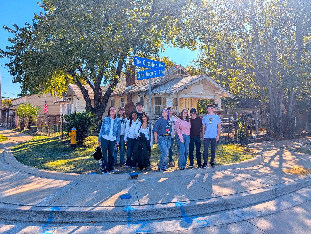 Lincoln Theater Arts Class from Des Moines, Iowa.

STAY GOLD!