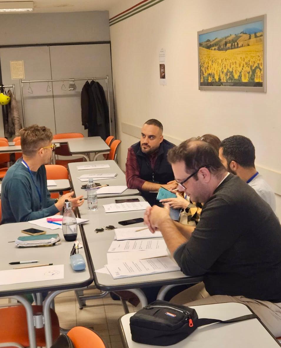 FitERCisl's tweet photo. La crescita professionale passa dall'#IntelligenzaEmotiva!Oggi, 4 Novembre, i delegati @FitCislER hanno approfondito un tema cruciale: come riconoscere e gestire le emozioni per migliorare benessere e produttività nei luoghi di lavoro. Grazie a @CoopNewLife! https://t.co/PMWXJsEwH6