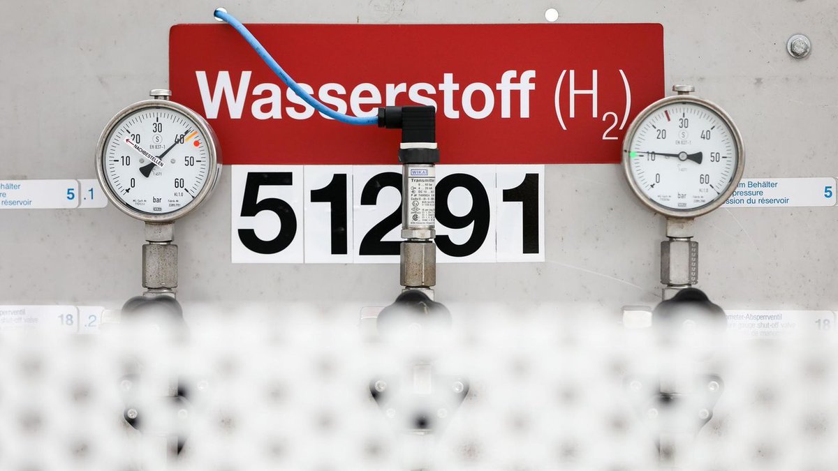 "Es drohe eine staatliche Dauerförderung mit erheblichen Folgen für die Bundesfinanzen". Geht es um die Wasserstoffstrategie der Bundesregierung, schlägt der Bundesrechnungshof nun Alarm. Capital berichtet: capital.de/wirtschaft-pol…