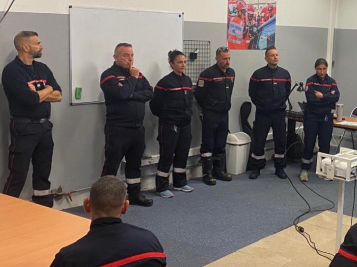 pompier_nice's tweet image. Le Lt Colonel Olivier Riquier a encouragé les nouvelles recrues #spv lors de la clôture de leur formation #suap
L’occasion de remercier leurs formateurs qui s’engagent sans compter pour transmettre leurs savoirs et nos valeurs aux nouvelles recrues. 👌
Responsable de formation :…