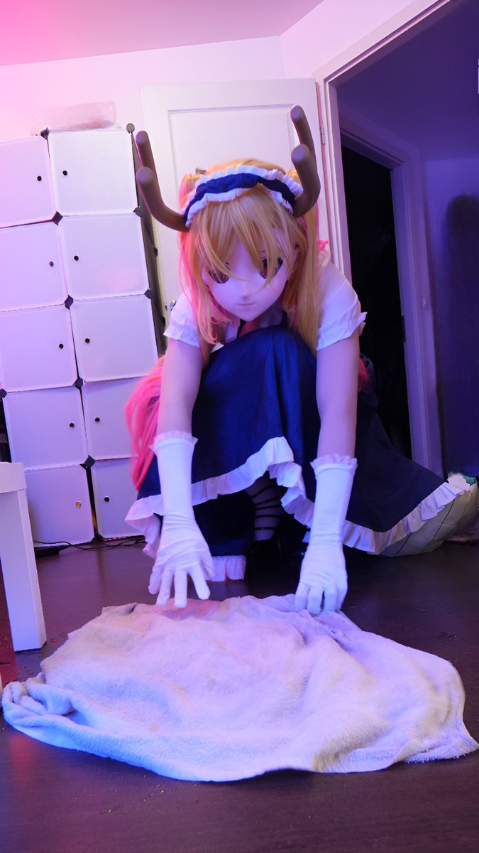 meanwhile in someone's kigu dungeon... ⛓️
me: cleaning the floor in dragon maid outfit. 🫧 🧽

Big TY for <a href="/Fatale_Froz/">Froz Fatale</a> for printing these horns &amp;  <a href="/Odd_HD2/">Odd_HD_2</a> for his relentless work with horn-magnets. In the meantime I've been preparing really hard for the next big meet-up🥳