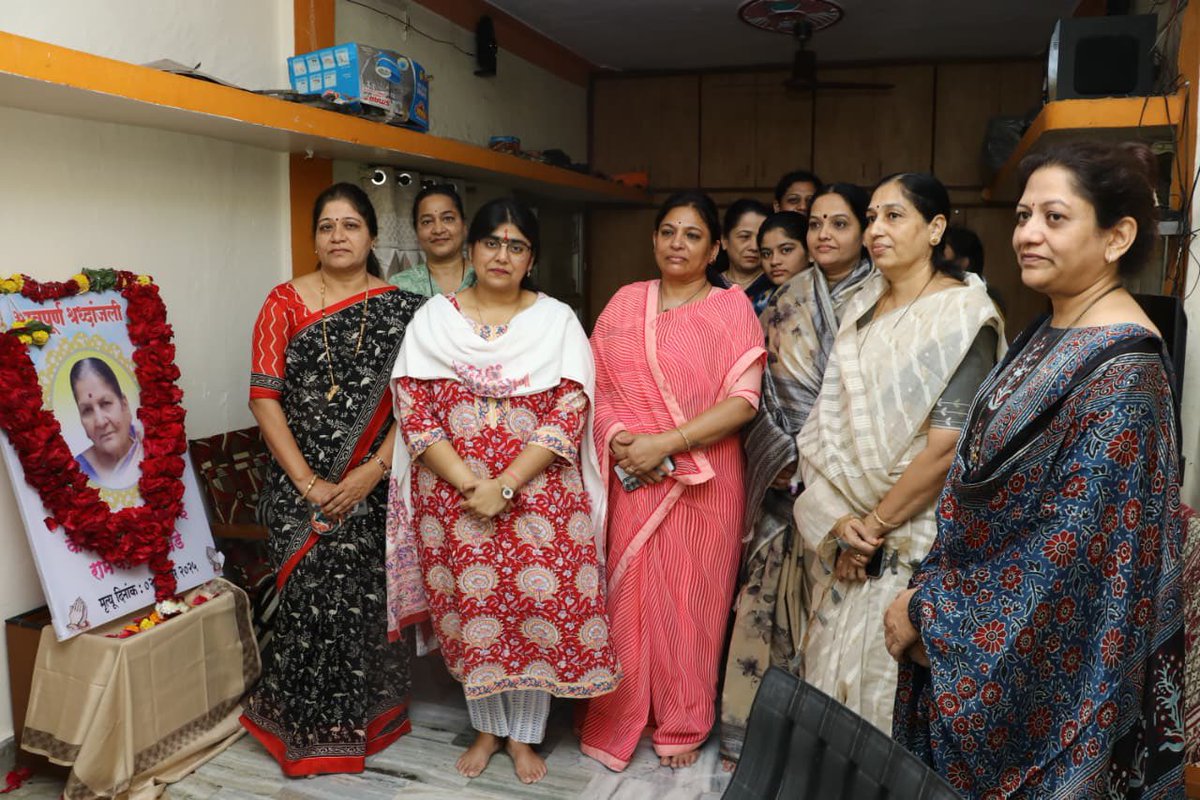 भाऊराव चव्हाण सहकारी साखर कारखान्याच्या माजी संचालिका स्व. शांताताई रामचंद्र वानखेडे यांना आज अर्धापूर येथील त्यांच्या निवासस्थानी जाऊन श्रद्धांजली अर्पण केली.