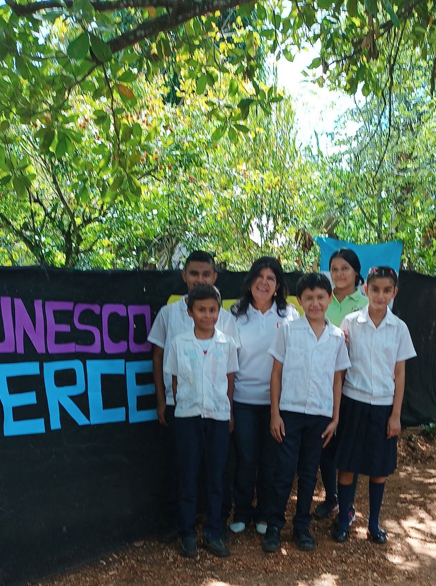 PRUEBAS ERCE <a href="/UNESCO/">UNESCO 🏛️ #Education #Sciences #Culture 🇺🇳</a> ellos representarán a la Escuela Mercedes. Calderón en las pruebas que aplicará la UNESCO en 20 países de América Latina, Dios bendiga a sus maestras y madres. <a href="/CardeMaradiaga/">Cardenal Rodríguez Maradiaga</a> <a href="/JoseVicenteNac1/">Jose Vicente Nacher</a> <a href="/asjhn1/">Asociación para una Sociedad más Justa (ASJ)</a> <a href="/thelma_mejia/">Thelma Mejia Lopez</a> <a href="/escoto_marlon/">Marlon Escoto Valerio</a> <a href="/Eliadelcid/">Elia del Cid</a> <a href="/marlenperdomo/">Marlen Perdomo</a>