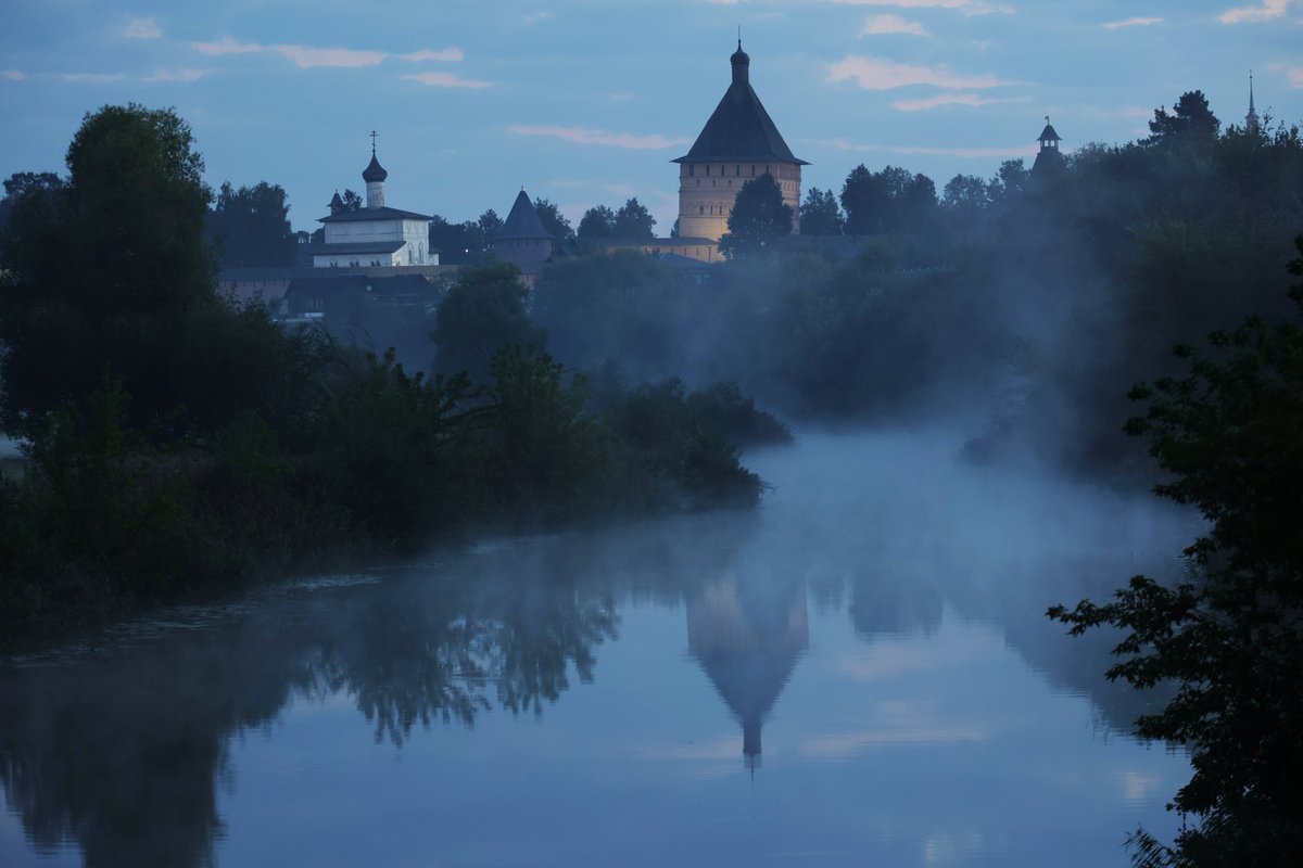 RussEmbDhaka's tweet image. On November 4, Russia celebrates National Unity Day 🤍💙❤️

Read more: t.me/rusembbd/10854

#UnityDay 

📷Ria Novosti  
1. Moscow 
2. Karachay-Cherkessia 
3. Krasnoyarsk Krai 
4. Suzdal city in Vladimir Oblast