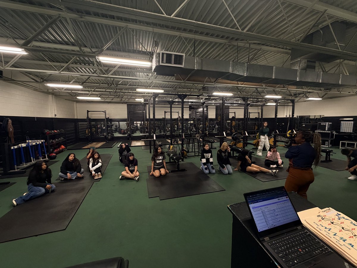 PermianHSPE's tweet photo. Finished up our weight lifting unit today. We also had a guest appearance from @CoachDivaDay 
Thank you for coming and speaking to the girls about the importance of health and fitness. 
💪🏻❤️ https://t.co/YHIYRHteDq