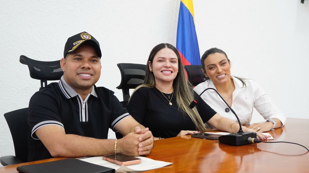 Concejodebaq's tweet image. 🗓️ Martes, 4 de noviembre. 

🩷 Comisión Legal para la Equipad de la Mujer. 

🔴🟡🟢 Concejo Distrital de Barranquilla.