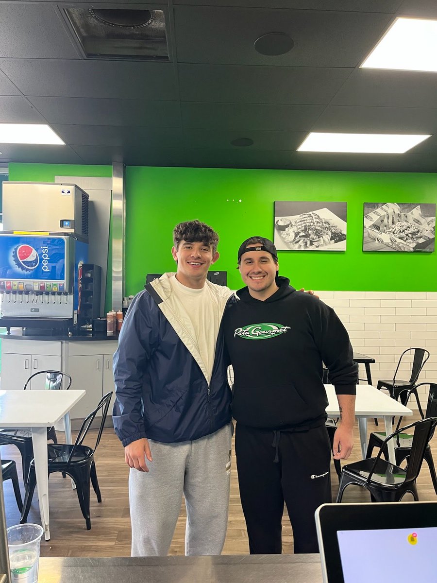 eatpitagourmet's tweet photo. It was a treat to serve Buffalo Joe today! We love taking care of our own and providing our teams and community with delicious and healthy food options. Thanks for the continued support and GO BILLS! https://t.co/IVYwqEHNU2