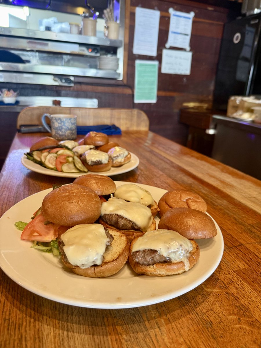maryandrobbs1's tweet photo. Baby Burgers! πππ thatβs it thatβs the post. π₯°
#laburgers #burgeroftheday #westwoodvillage #westla #losangelesrestaurants #losangelesfood #losangelesfoodie #americandiner #maryandrobbs #westwoodcafe https://t.co/KhAfRzLoyw