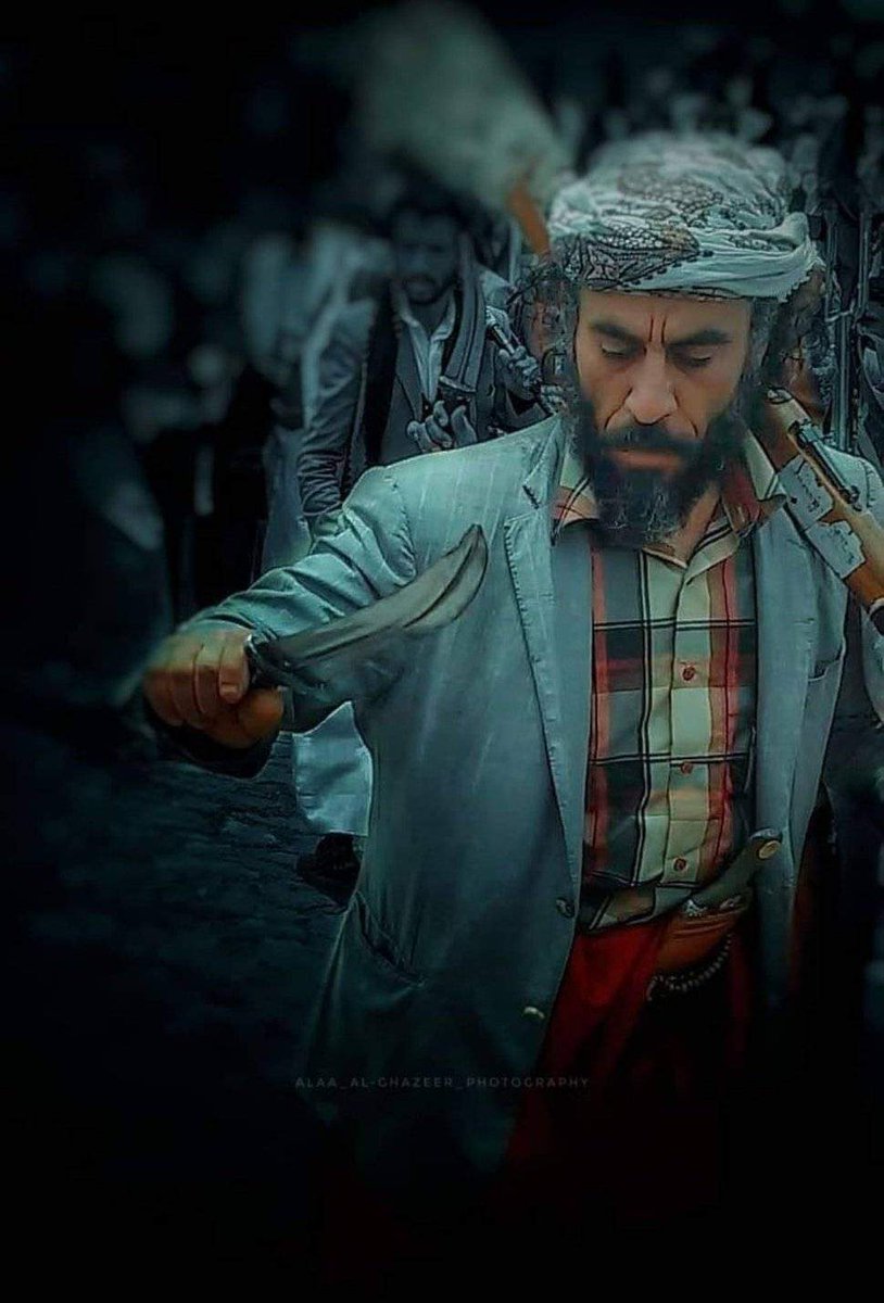 صورة للشهيد المجاهد/ابو حرب الملصي 
تجمع فيها العزة والكرامة والشجاعة والشموخ والصمود الاسطوري،، 
ابو حرب جندي من جنود الله ويُضرب به المثل في مواجهه الاعداء والدفاع عن الوطن والشرف والعرض، 
فسلام الله عليه وعلى جميع الشهداء ولكم منا العهد ان نمضي على دربكم 🇾🇪💚
#اليمن