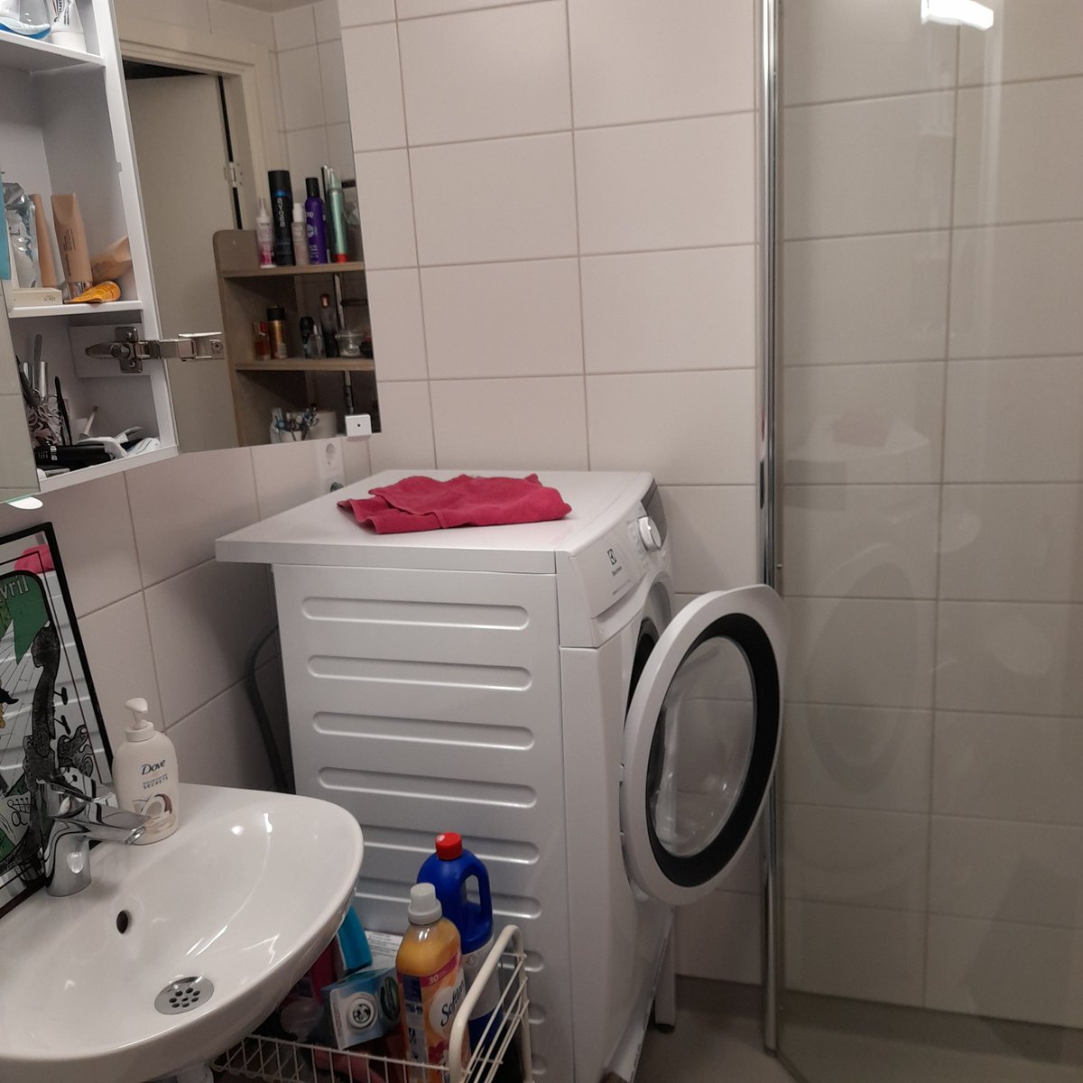 Inte för att jag brukar ha "skitig 😂 i mitt badrum..men nu har 'pedantant varit här med sin OCD..
👌😁🥰
Hahaha 
Love Her..❤️❤️❤️