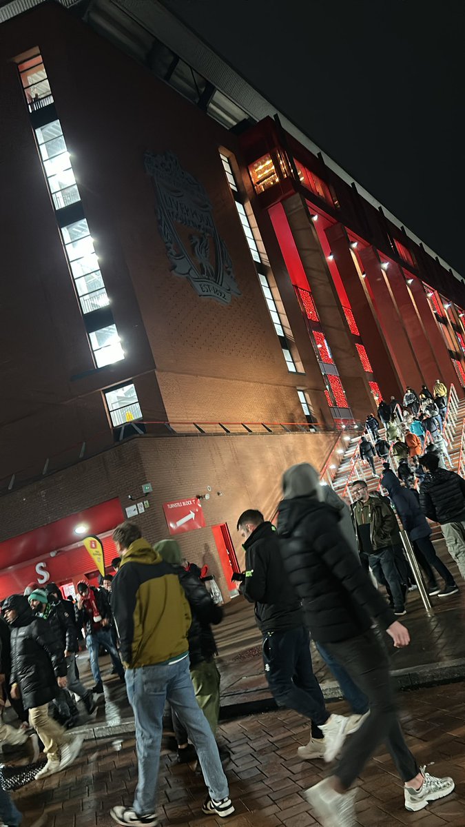 JFieldLfc's tweet image. Any last mins now outside ground