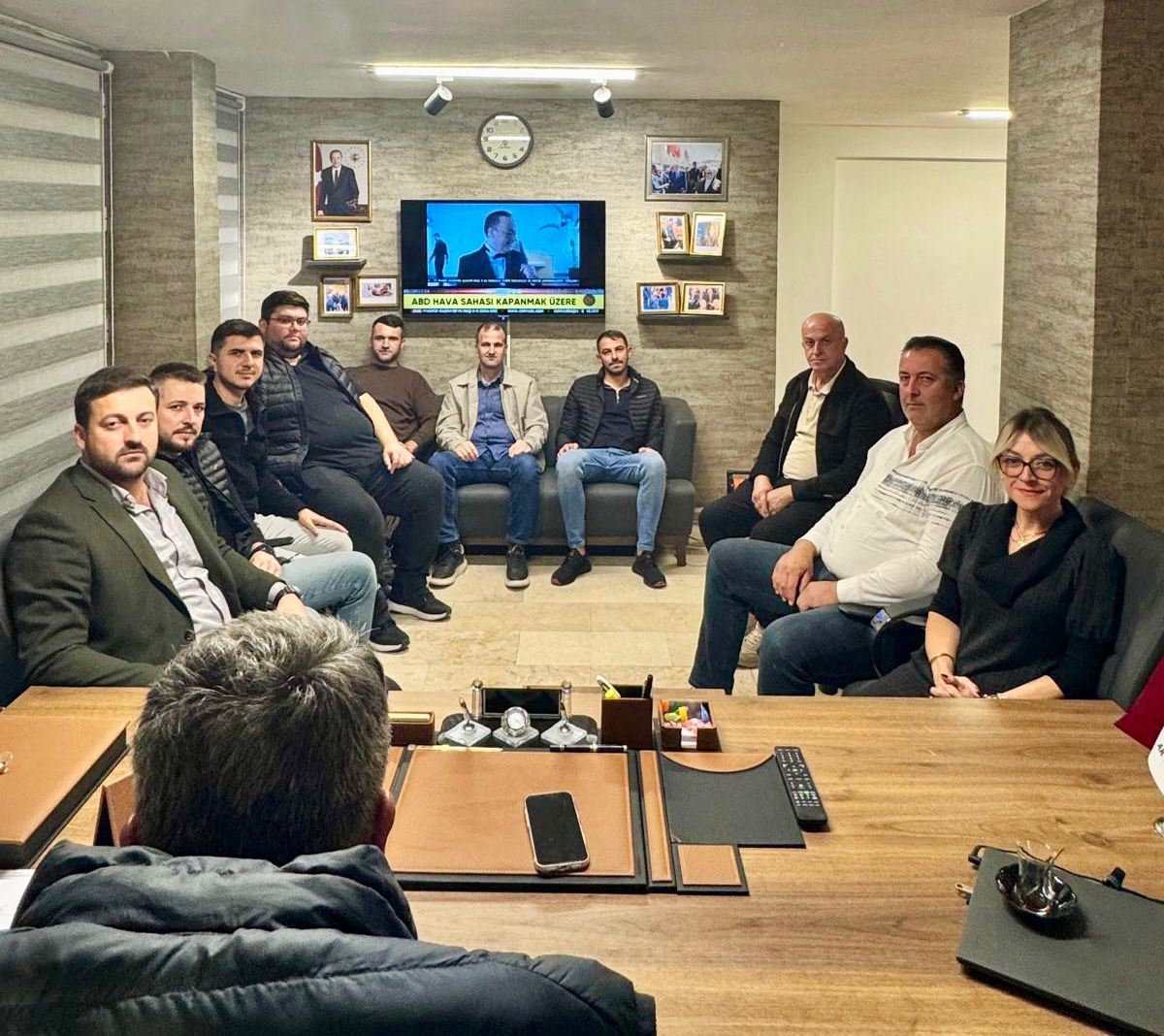 Haftalık olağan İlçe Yönetim ve Yürütme Kurulu toplantımızı İlçe Başkanımız Sn.Ahmet Aydın riyasetinde gerçekleştirdik.
Toplantımızda, partimizin ve ilçemizin geleceğine dair projelerimizi, hizmetlerimizi ve önerilerimizi istişare ettik.