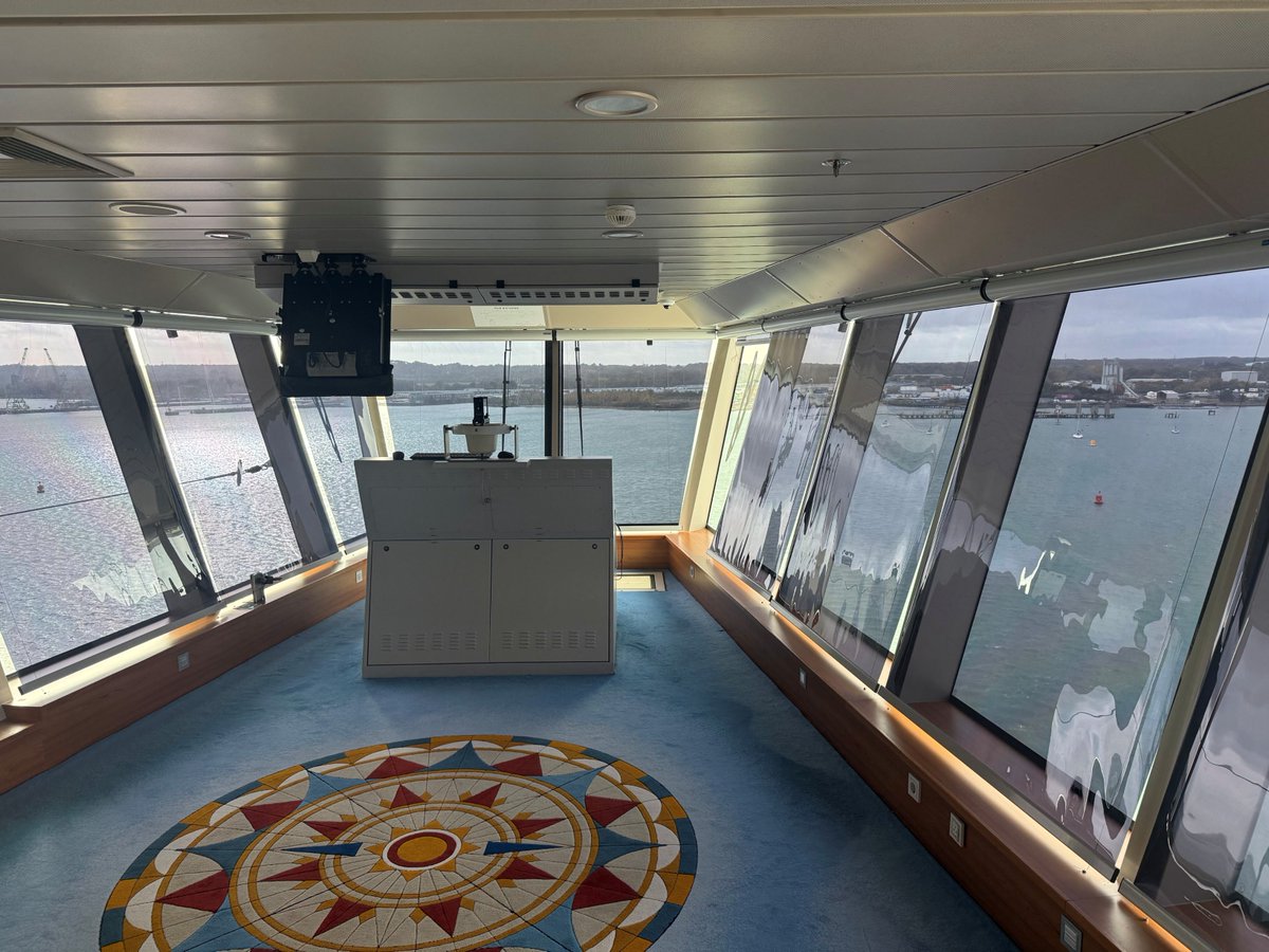 Solarglide's tweet image. ⚓Another Cruiseship fitted with specialist motorised &apos;Type Approved&apos; wheelhouse solar screens. Our latest solar screen installation is complete, delivering glare and heat protection aswell as comfort for navigational crew. Well done installation team  👏👏👏

#solarglide…