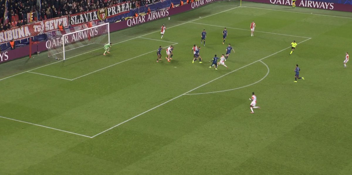 TouchlineX's tweet image. 📸 - Saka with an INSANE block to deny the shot on target which could have been a goal!

THAT&apos;S THE MENTALITY THAT ARTETA HAS INJECTED INTO HIS PLAYERS, THE CAPTAIN TRACKS ALL THE WAY BACK TO HIS OWN BOX TO PREVENT A GOAL!

ARSENAL HAVE SO MANY CLEAN SHEETS FOR A REASON!