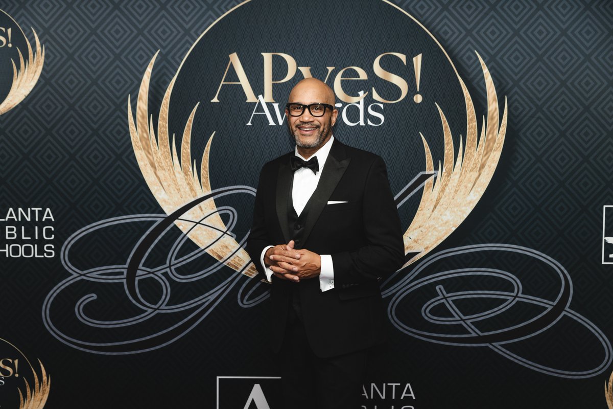 apsupdate's tweet image. A big shoutout to Dr. Warren Edwards for winning the Schools First Award for the 2025-2026 school year! This award recognizes all the hard work and dedication he puts in to support our school community. Dr. Edwards goes above and beyond to help both students and staff, and it&apos;s…