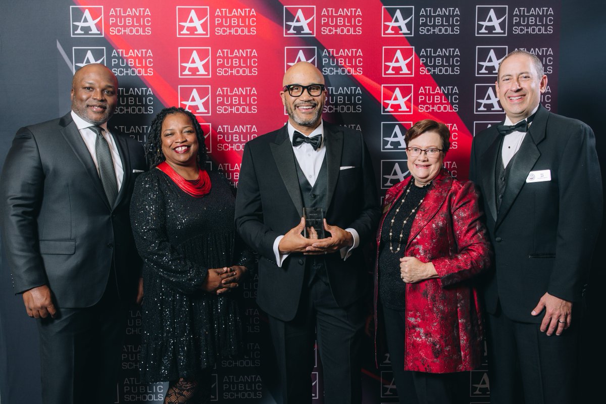 apsupdate's tweet image. A big shoutout to Dr. Warren Edwards for winning the Schools First Award for the 2025-2026 school year! This award recognizes all the hard work and dedication he puts in to support our school community. Dr. Edwards goes above and beyond to help both students and staff, and it&apos;s…