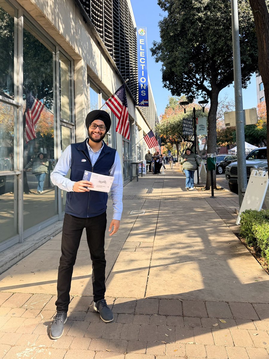 ngurm_'s tweet image. Voted this morning to stand up for our Democracy! 🇺🇸