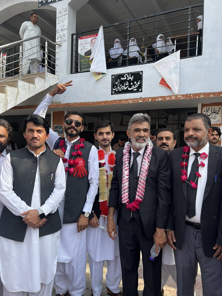 sherukhattak's tweet photo. Malgeri wakeelan 😎 
#KpBarCouncilElection2025 https://t.co/OXvuNQcKL1