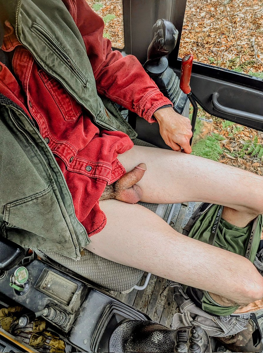 Thanks for all the attention the last few days. I guess I should post more, you all seem to really enjoy my content.... I'll do a few more over the next couple days... For now enjoy the view of my #softcock as I work #gayexcavator #bluecollargay #gayballs #gayguy #nudist #tipme