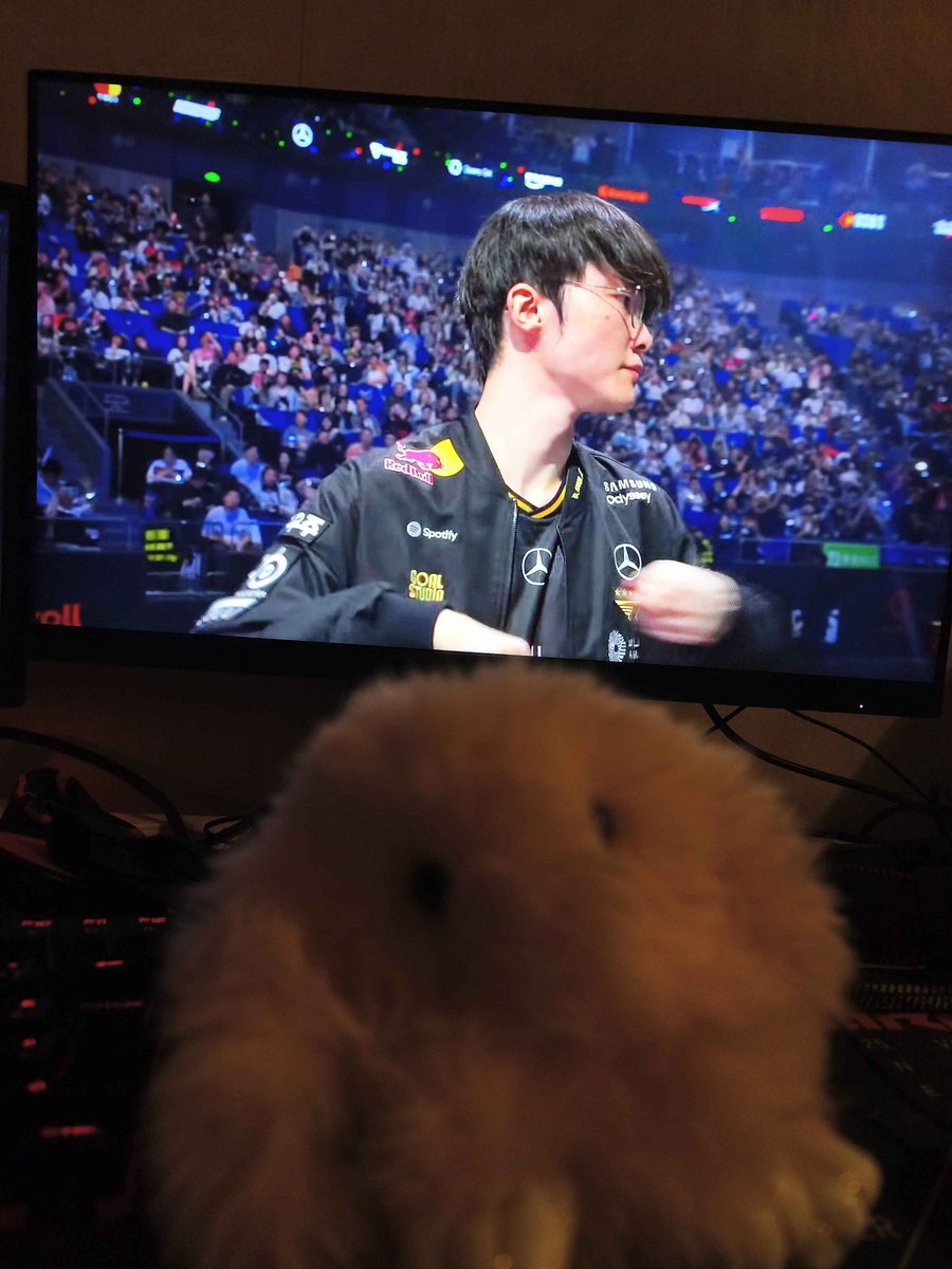 misucookie's tweet photo. @TeamRazer @faker Faker !! 🐰🩷🩷 https://t.co/ghYqsAeAQX