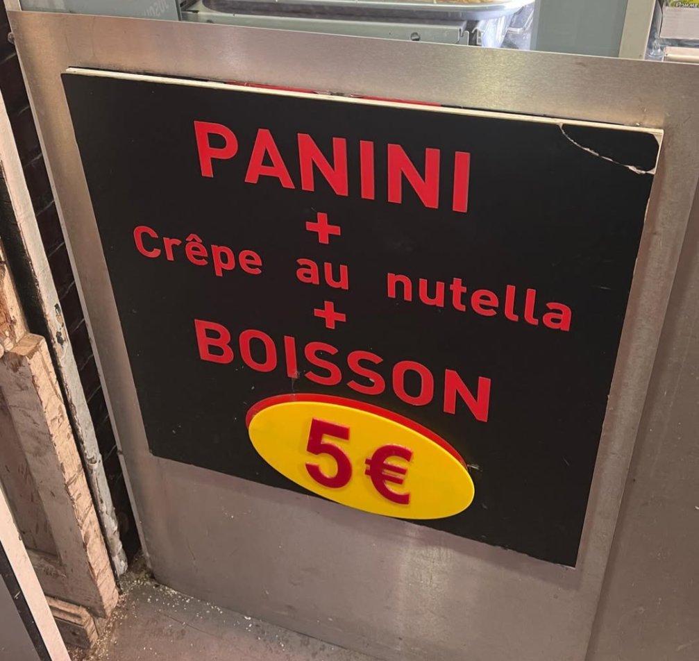 Il avait tout Paris pour trouver quelque chose à critiquer mais il choisit l'une des meilleures choses ptdr, l'écoutez pas et allez rue Mouffetard juste a côté prendre cette formule et poser vous ici quand y'a du soleil, les choses simples de la vie