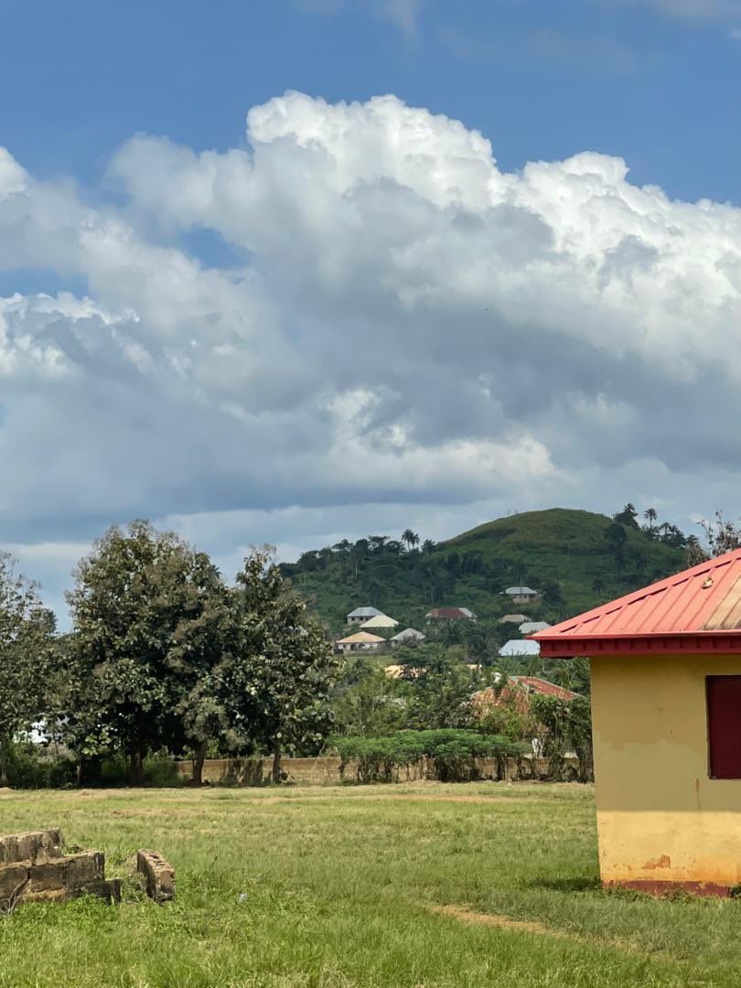 achieversclub09's tweet photo. A peaceful atmosphere, surrounded by nature and hope. 🌿
This is Babalola Borishade High School, Usi-Ekiti where young minds grow under the bright Ekiti sky. ☀️
#GreatAchievers #GACON #EducationForAll https://t.co/L2FFQ63sTT