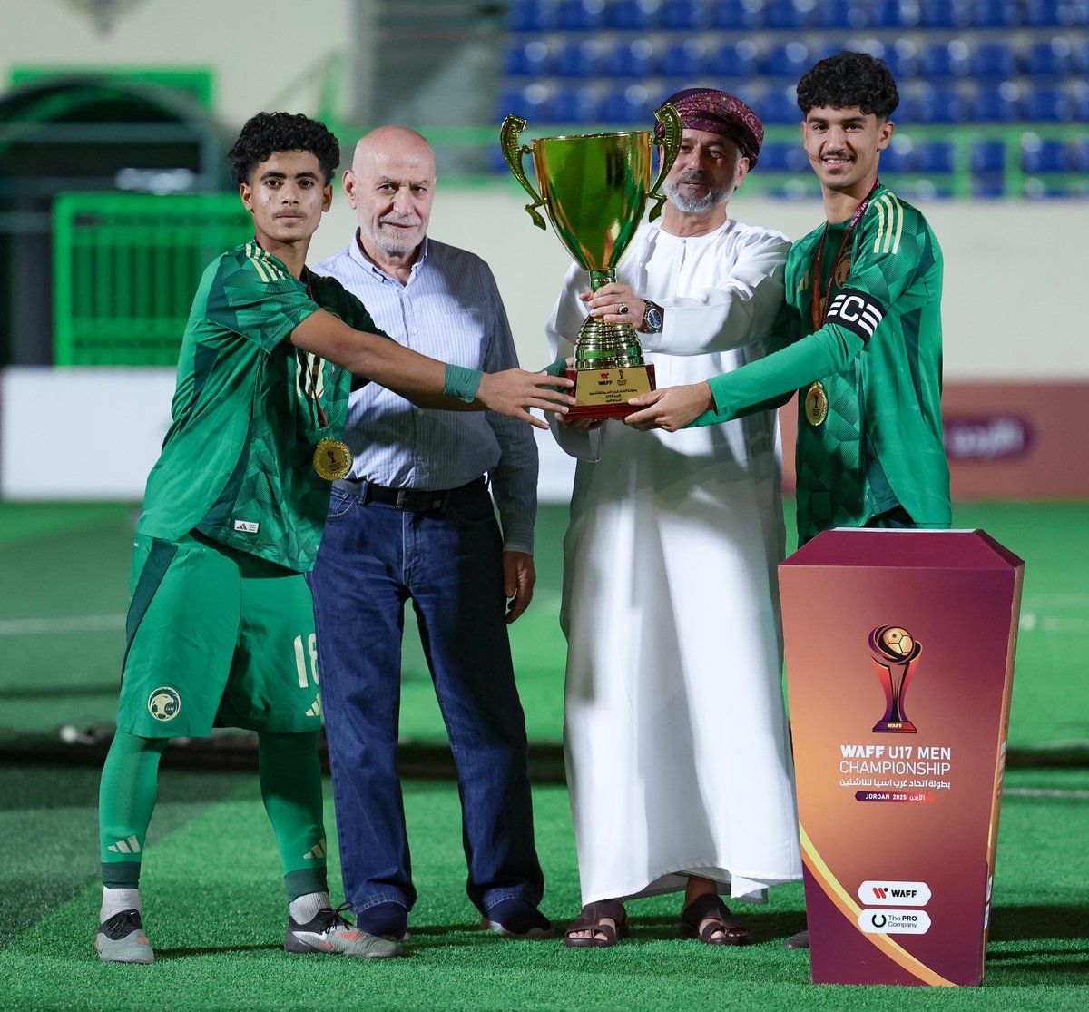 أخضر 16 بطلًا لغرب القارة الآسيوية 🏆🇸🇦
#أخضر16_بطل_غرب_آسيا