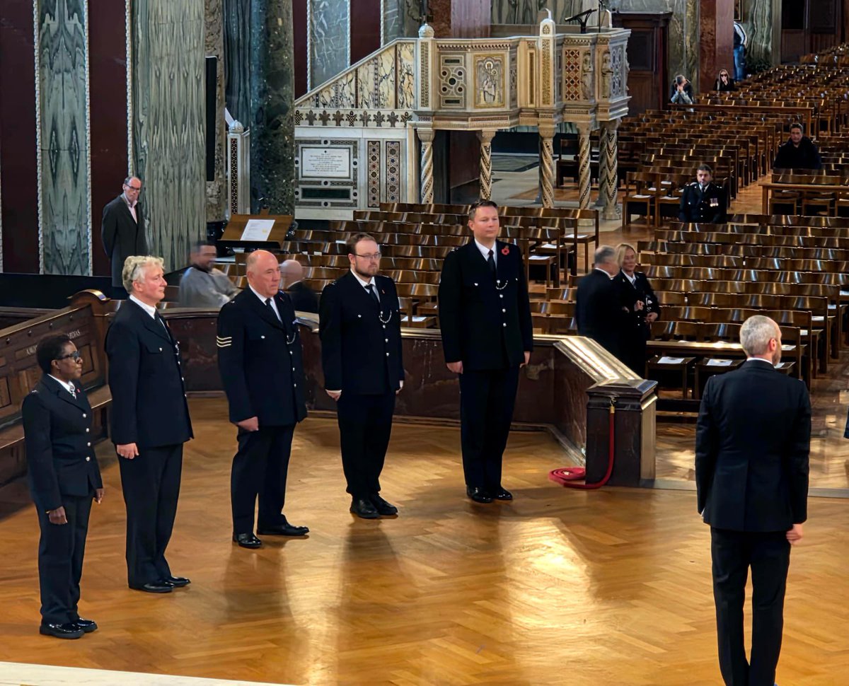 Metropolitan Police Choir tweet media