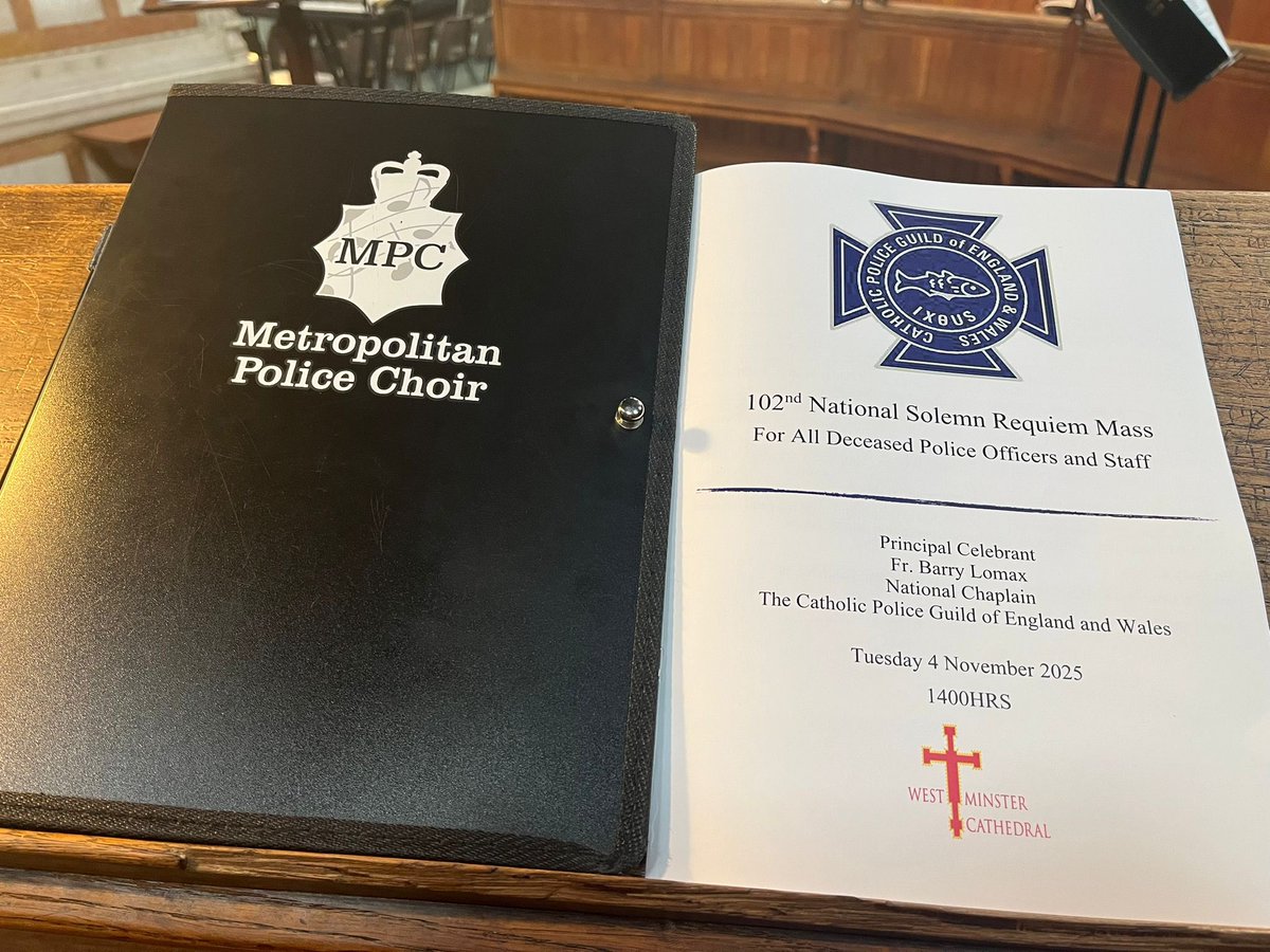 Metropolitan Police Choir tweet media