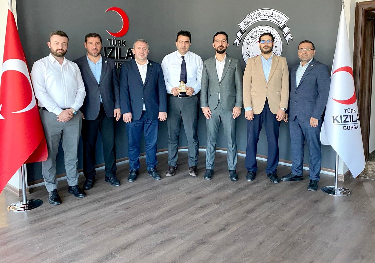 ZekiAras16's tweet photo. 📍Kızılay Haftası dolayısıyla Kızılay Bursa Şube Başkanı Prof. Dr. Murat Tutanç’ı ziyaret ettik.

Kızılay’ın Bursa’daki gönüllü çalışmaları, sosyal yardımları ve insani hizmetleri hakkında bilgi aldık. 

İyilik dolu çalışmaları için tüm Kızılay teşkilatına teşekkür ediyorum. https://t.co/eoHuao79iF