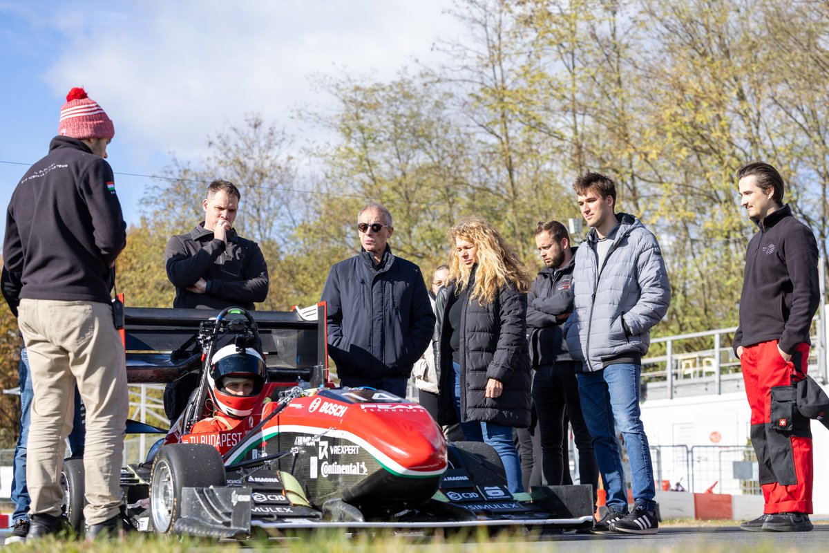 Last week, we successfully held our Fundrive event, where our sponsors had the opportunity to drive our car. The program ran in an excellent atmosphere, and the feedback was overwhelmingly positive. Thank you to our partners for their support and presence.