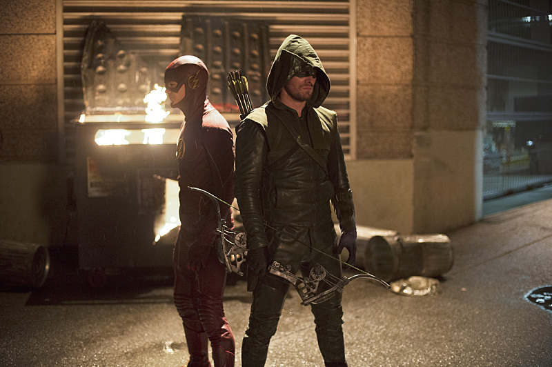 Momentos que me MARCARON del Arrowverso ⚡💚

Revisitando el 1x01 de The Flash, me encantó poder recordar el primer encuentro de Barry con Oliver tras obtener sus poderes

Barry buscando consejo y Oliver diciéndole: “Puedes ser mejor que yo”

Sencillamente, es HISTÓRICO