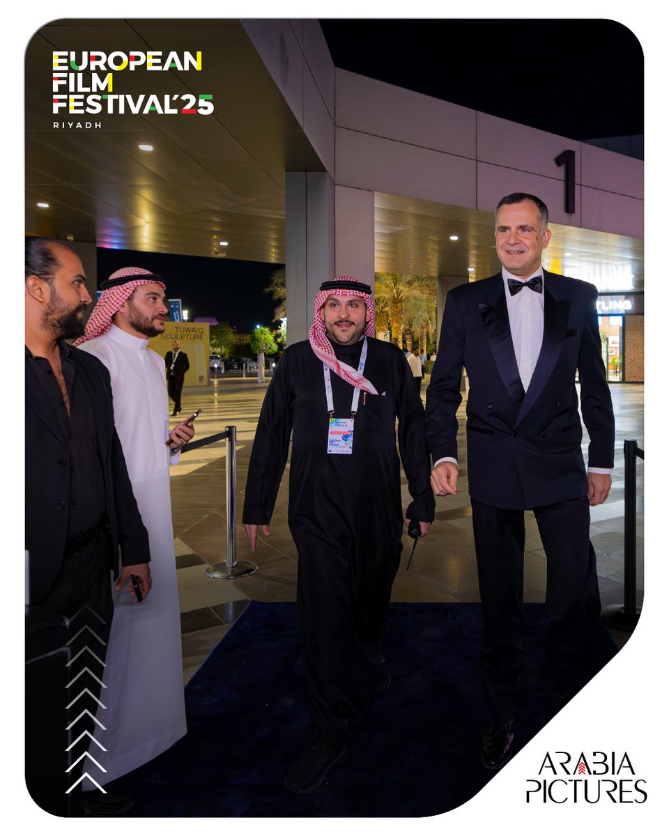 ArabiaPictures's tweet photo. لقطات من توافد الحضور والشخصيات البارزة في حفل افتتاح #مهرجان_الافلام_الاوربية يتقدمهم سعادة سفير الاتحاد الأوروبي كريستوف فارنو
@EUAmbGCC
#الصور_العربية
#euff
#euff2025 https://t.co/snKZsC46y1