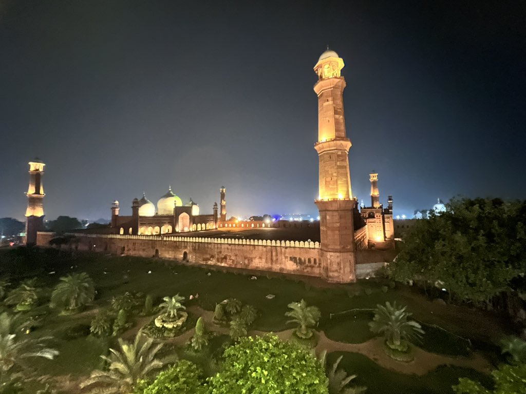 Engr_Farooq_'s tweet photo. Ohh my beloved Lahore ❤️… this city doesn't just live in my heart ♥️ , It settles in my soul.
😀 Actually my relationship with #Lahore is mutual stalking. I can't stop thinking about it, and it won't let me leave.
My pictures from last visit to Food street and dinner at #Havali https://t.co/I1JEtnyqj5