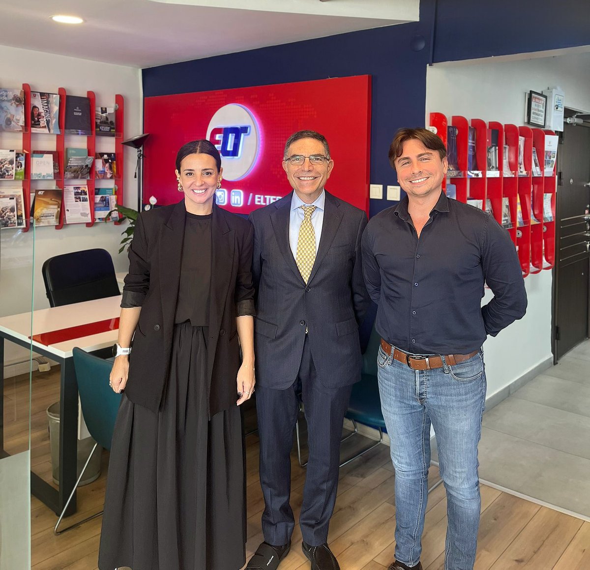 Emerald Cultural Institute ekibini ELT Beşiktaş ofisimizde ağırladık!

Verimli bir toplantı, yeni fikirler ve güçlü bir iş birliği ruhu…

İrlanda'da öğrencilere en iyi dil eğitimi fırsatlarını sunmak için birlikte ilerliyoruz. 🇮🇪

elt.com.tr/haberiniz-olsu…