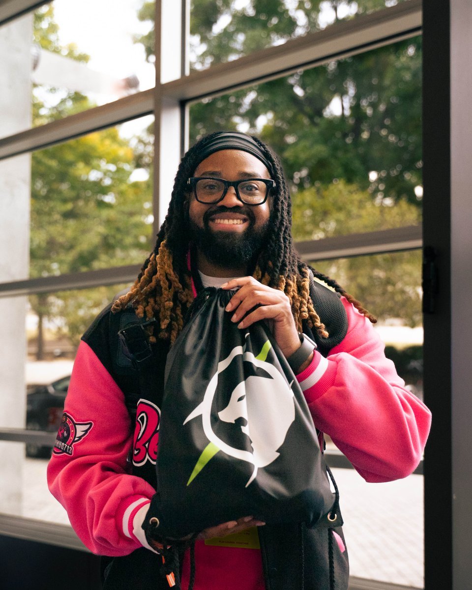 BearClaw_Esport's tweet photo. And that’s a wrap!💫
Final Bear Bag goes to the legendary @meanmug713 🔥

Big wins, bigger vibes... the crew’s just getting started! 
DreamHack may be over, but the next adventure’s just around the corner 👀

#BearClawGaming | #DreamHackATL https://t.co/Dphon9Yc2c