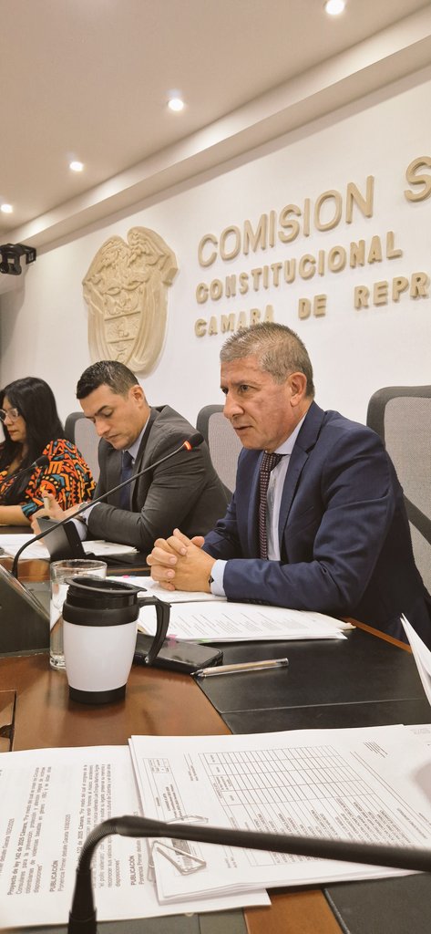 Hoy la ComisiónSegunda <a href="/CamaraColombia/">Cámara de Representantes de Colombia</a> aprobó el PL "donde la nación honra y exalta el proceso de paz del occidental de Boyaca" Y otro que "busca rendirle honor a las jugadoras y gestoras de futbol femenino de Risaralda" este reconocería los aportes del futbol femenino en el país