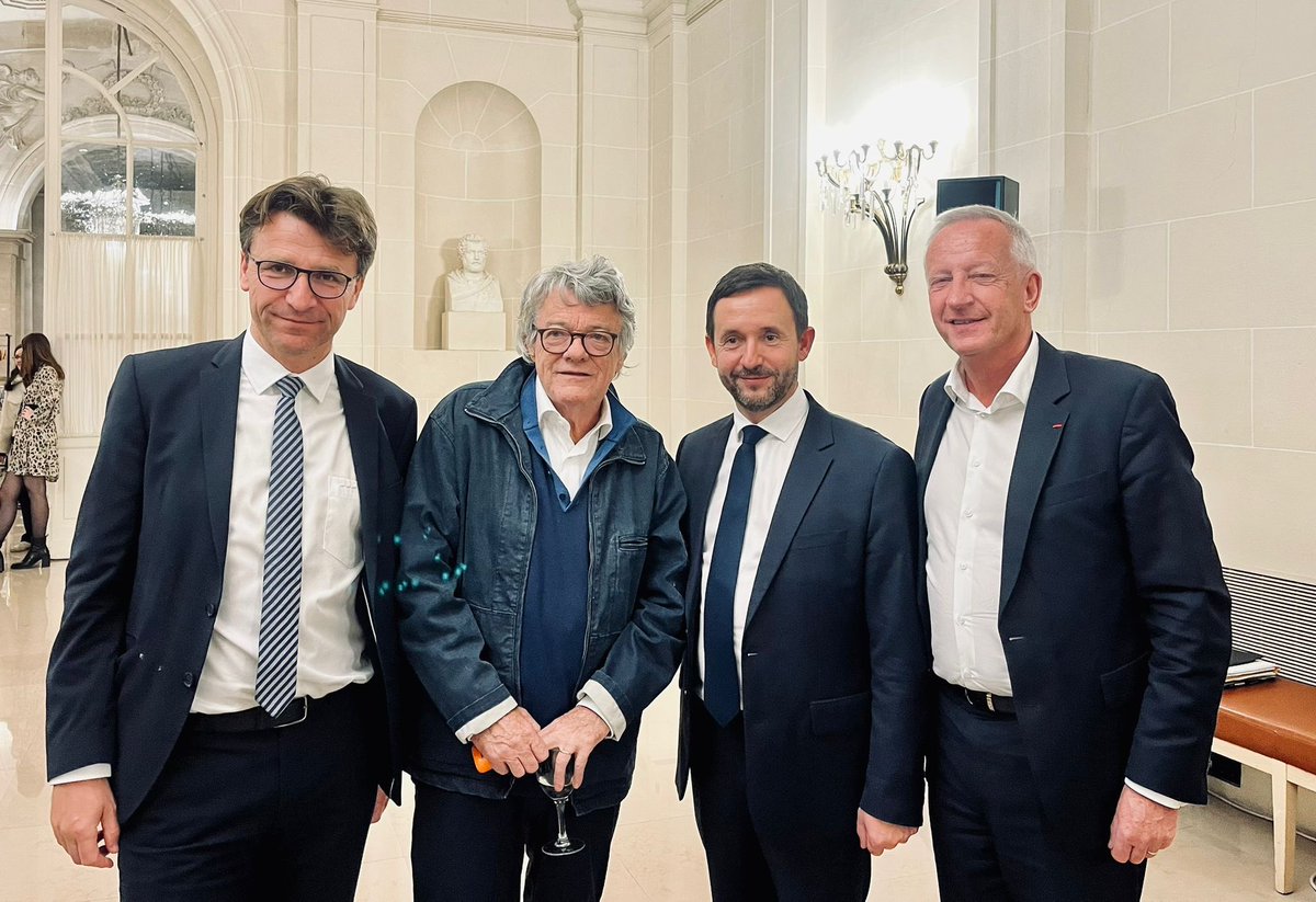 olivierrichefou's tweet image. Un débat passionnant et vivifiant ce soir au Sénat avec @JLBorloo à l’initiative du groupe @UC_Senat et du journal des Départements. 
Merci à Jean-Louis Borloo de nous avoir partagé ses convictions et ses engagements pour les territoires : simplifier, faire confiance aux élus et…