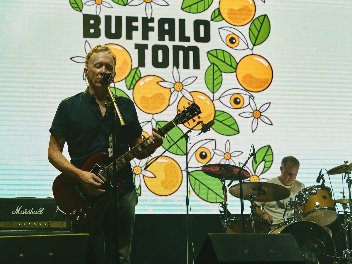 VisorFest's tweet photo. ✨ Buffalo Tom ✨ VisorFest 2025
Esto fue un concierto gourmet de los que te alimentan para todo el año.
📸 @luisperez.contreras
#VisorFest #UnFestivalDeConciertos #Sábado #BuffaloTom https://t.co/G5s8ToUd6X