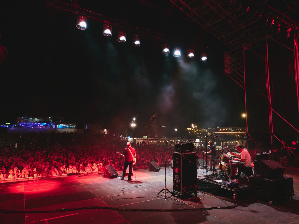 ✨ Buffalo Tom ✨ VisorFest 2025 

Esto fue un concierto gourmet de los que te alimentan para todo el año.

📸 @luisperez.contreras 

#VisorFest #UnFestivalDeConciertos #Sábado #BuffaloTom
