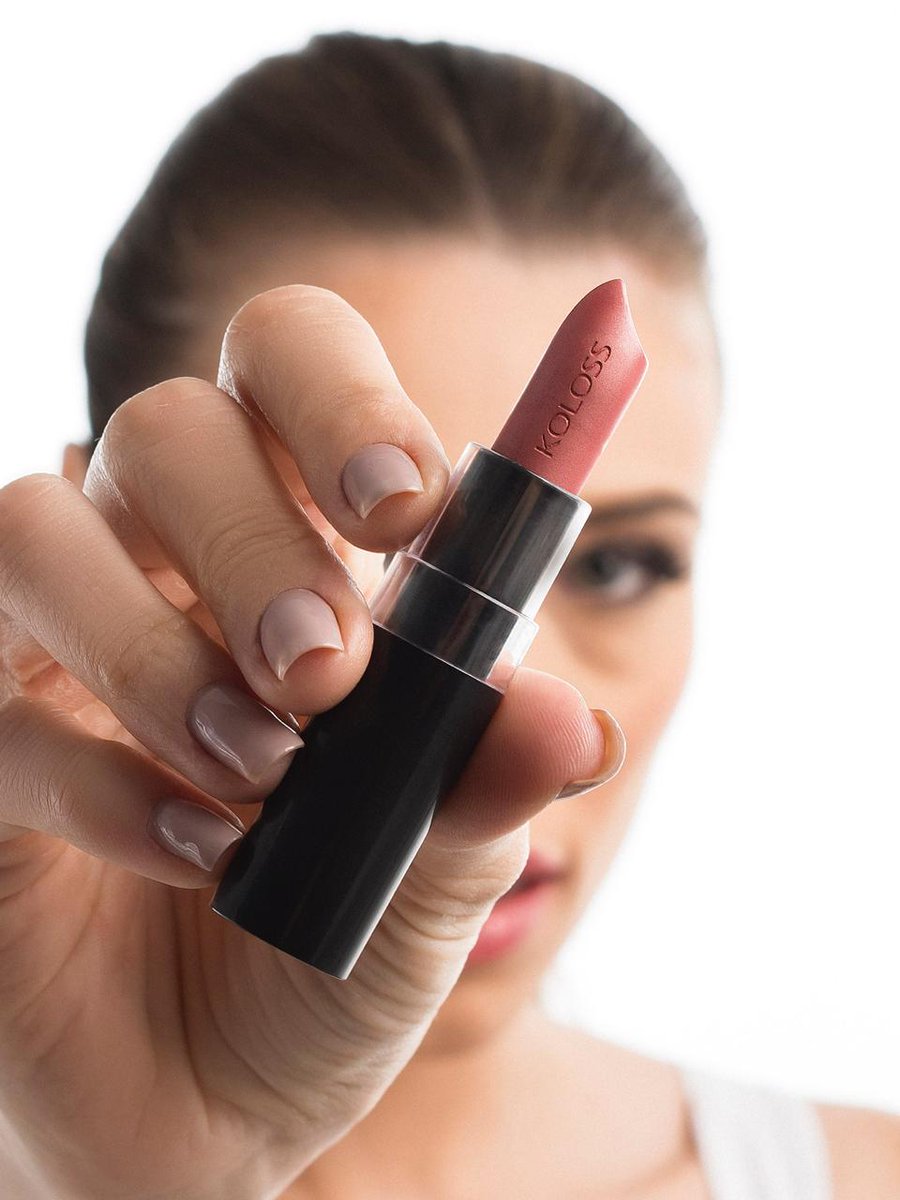 145 Rosa Disco o batom que acende o seu brilho! 
Um tom rosado sofisticado moderno e com aquele toque elegante que combina com todas as ocasiões.
Hidratante, confortável e cheio de personalidade o Batom 145 Rosa Disco da Koloss Makeup é o match perfeito entre cor cuidado e estilo