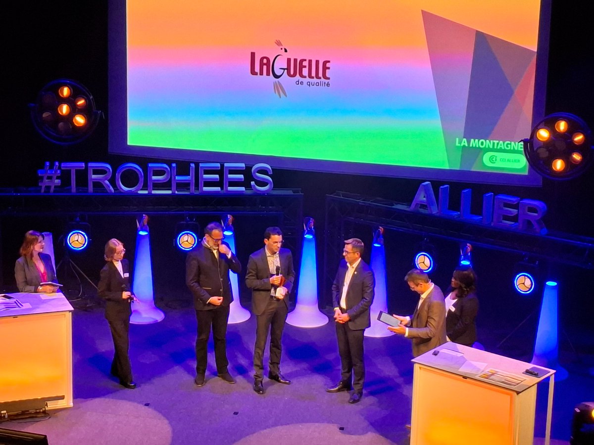 PGeraudie's tweet image. Trophées des entreprises de l'#Allier : le premier prix, "Elles s'exportent", est remis à l'entreprise Laguelle, spécialisée dans la fabrication d'articles de ménage en plastique recyclé, et basée a Cosne d'Allier. Elle exporte jusqu'au Japon.