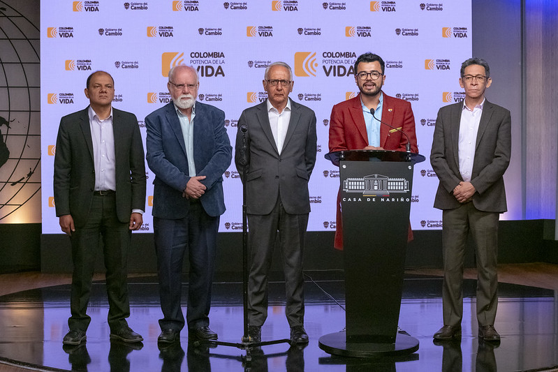 lasillavacia's tweet photo. #RedDeExpertos

El gobierno intenta imponer su reforma a la salud sin respaldo técnico ni político. El resultado: una crisis financiera y operativa del sistema que afecta directamente a los pacientes.

Un análisis de @androdri.

Va 🧵 https://t.co/100iA7bDU8