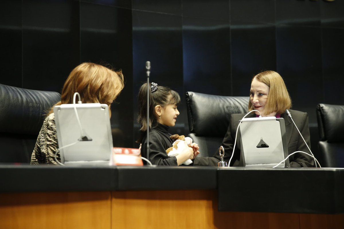 Natalia ayudó a mamá a defender a México. 🇲🇽✨