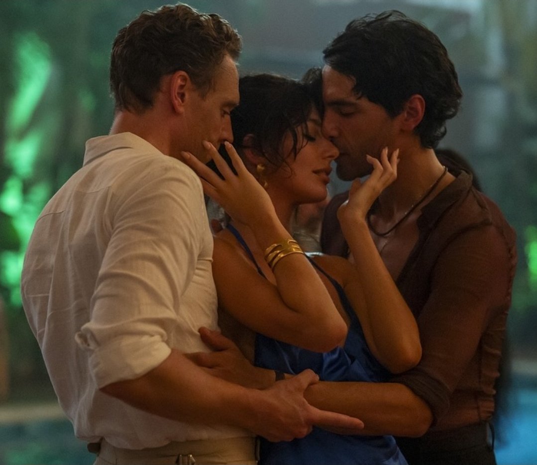 ✪४Cait⩔⍟ CEO of Magician!Seb 🎩🪄 tweet media