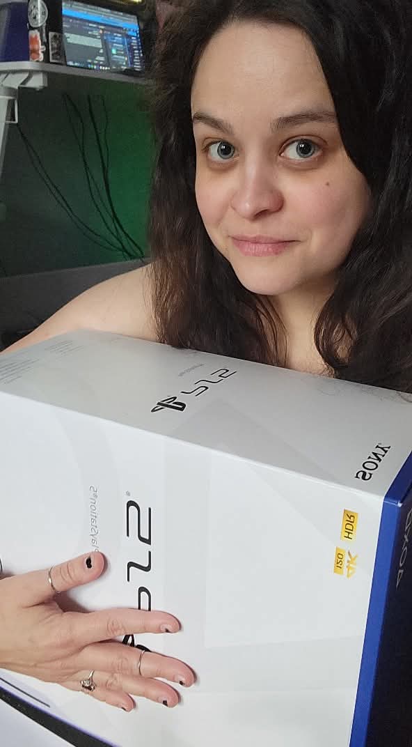 Carly カーリー 🌙 tweet media