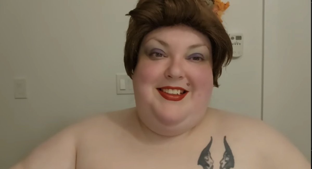 Dear lord this is what she rushed back for? Me thinks Slaw will be filing those divorce papers after this 😂 
FB this is absolutely pathetic but people love seeing U act a fool so carry on with UR sad life 🤷🏽‍♀️
#FoodieBeautyAnimalAbuser 
#FoodieBeautyscammer 
#foodieUgly