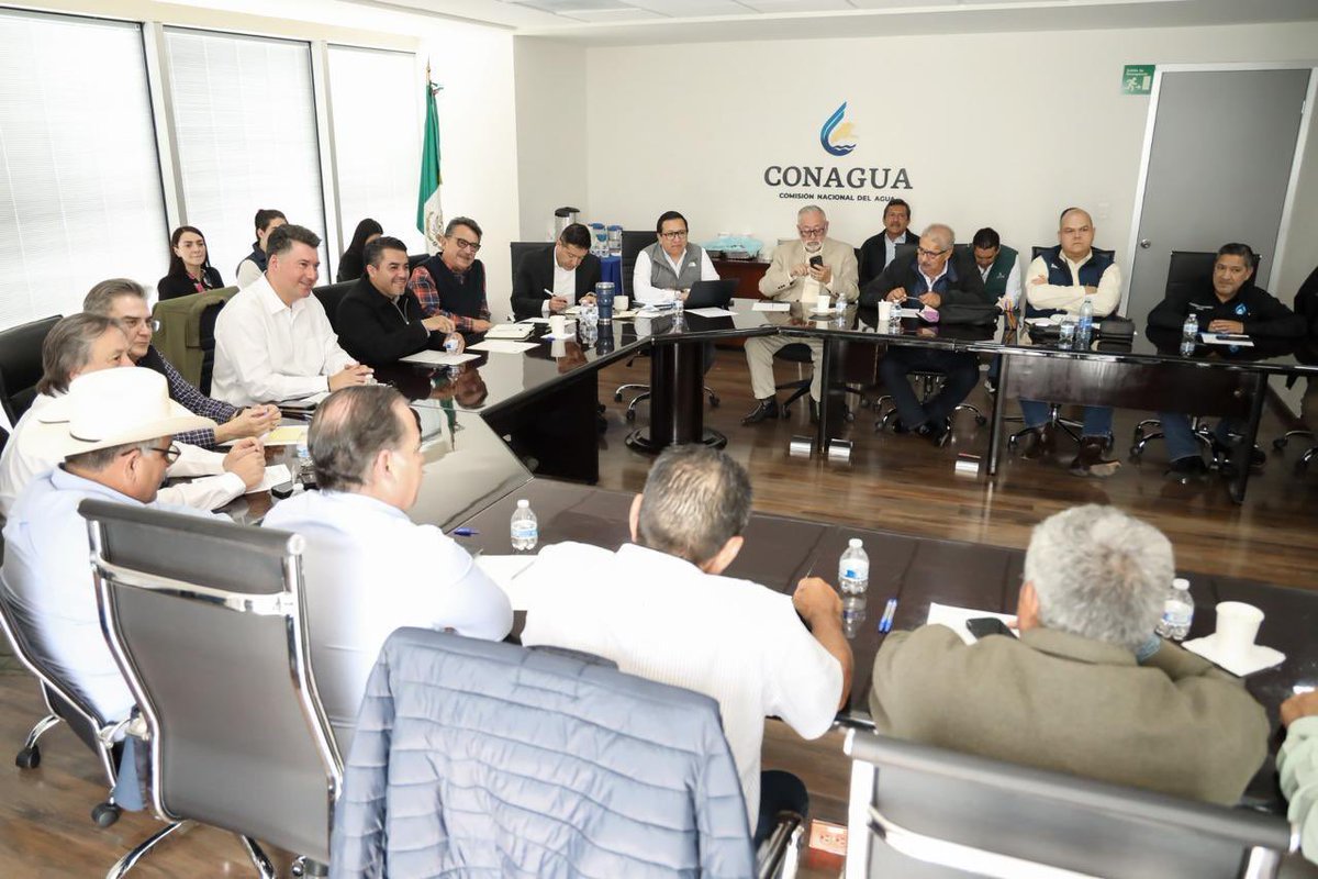 Hoy, en un encuentro encabezado por <a href="/Efrainmoralesl/">Efraín Morales López</a> , DG de <a href="/conagua_mx/">Conagua</a> sesionamos como consejo de <a href="/anur_mx/">ANUR</a>  con la participación y representación de los distritos y usuarios de riego de México. 🇲🇽 
Trabajamos en las coincidencias en torno a un marco jurídico del agua que