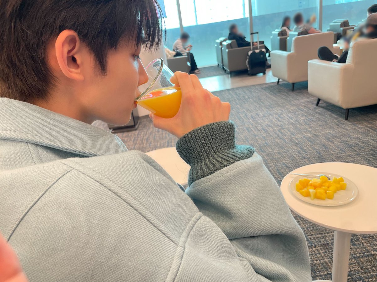 sentralistis's tweet image. #LINKED_SAL 🐱🦥｜ 05.11.2025

Minta maaf di atas materai karena tidak update foto bersama Bapak Leader tahun lalu. Selamat ulang tahun!